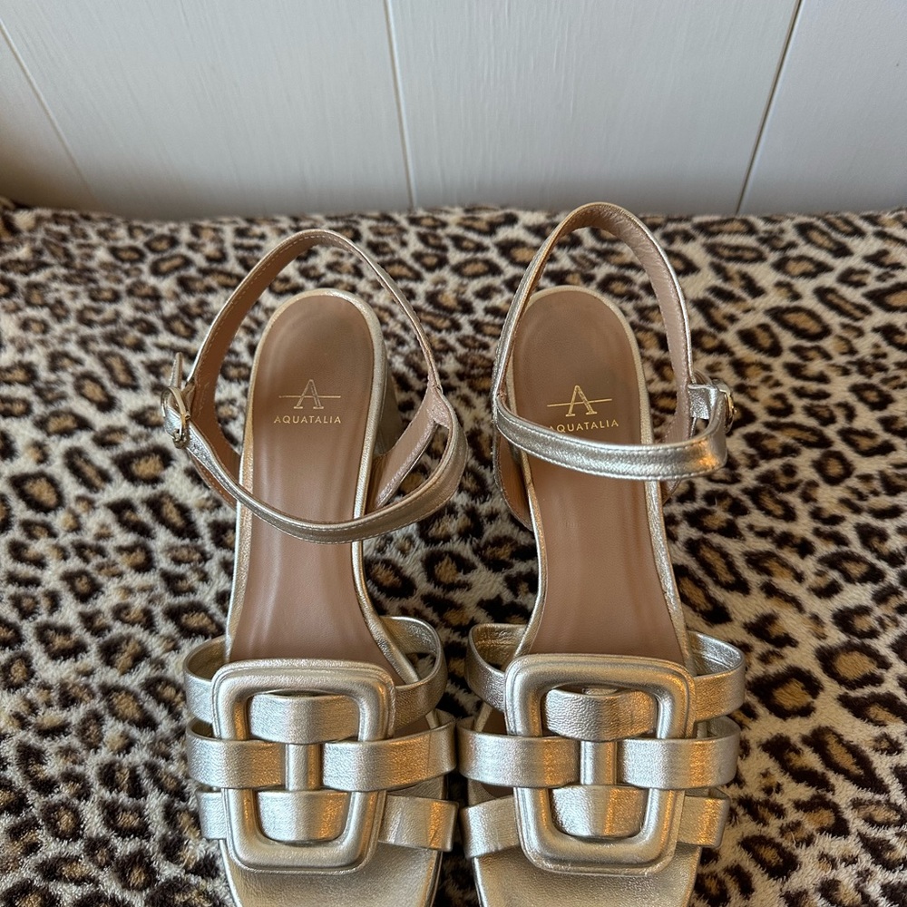 Aquatalia Mica size 9 padded dressy buckle front sandals.